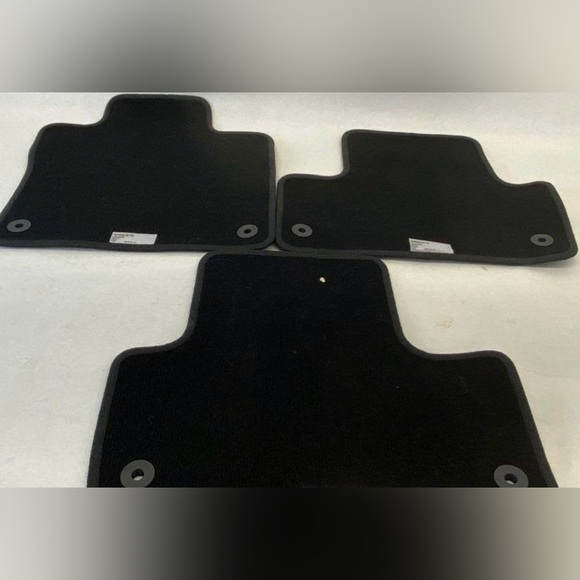 EUC Genuine Volvo Car XC60 Textile Carpeted Floor Mats Kit 32216555 4 Pieces - Picture 2 of 3